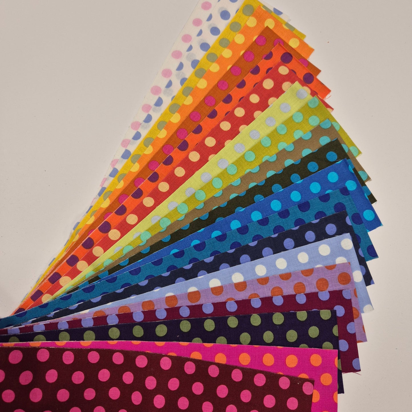 Kaffe Fassett 20 Streifen-Set (Jelly-Roll) - Spot - Punkte Stoff Quiltwerkstatt Dresden