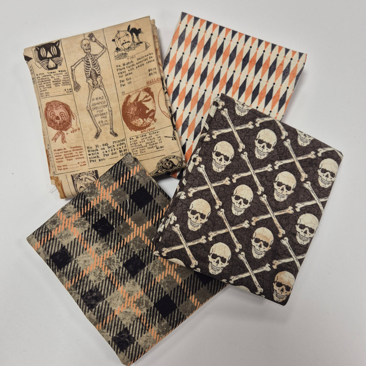 Tim Holtz - 4 Fat-Quarter-Bundle - Spezial Bundle Halloween