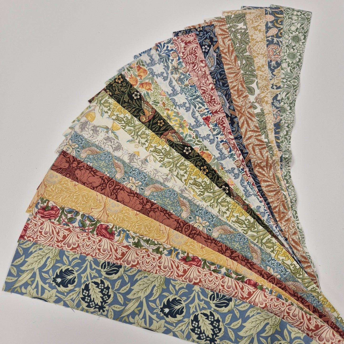 William Morris 20 Streifen-Set / Jelly-Roll - Multi Stoff Quiltwerkstatt Dresden