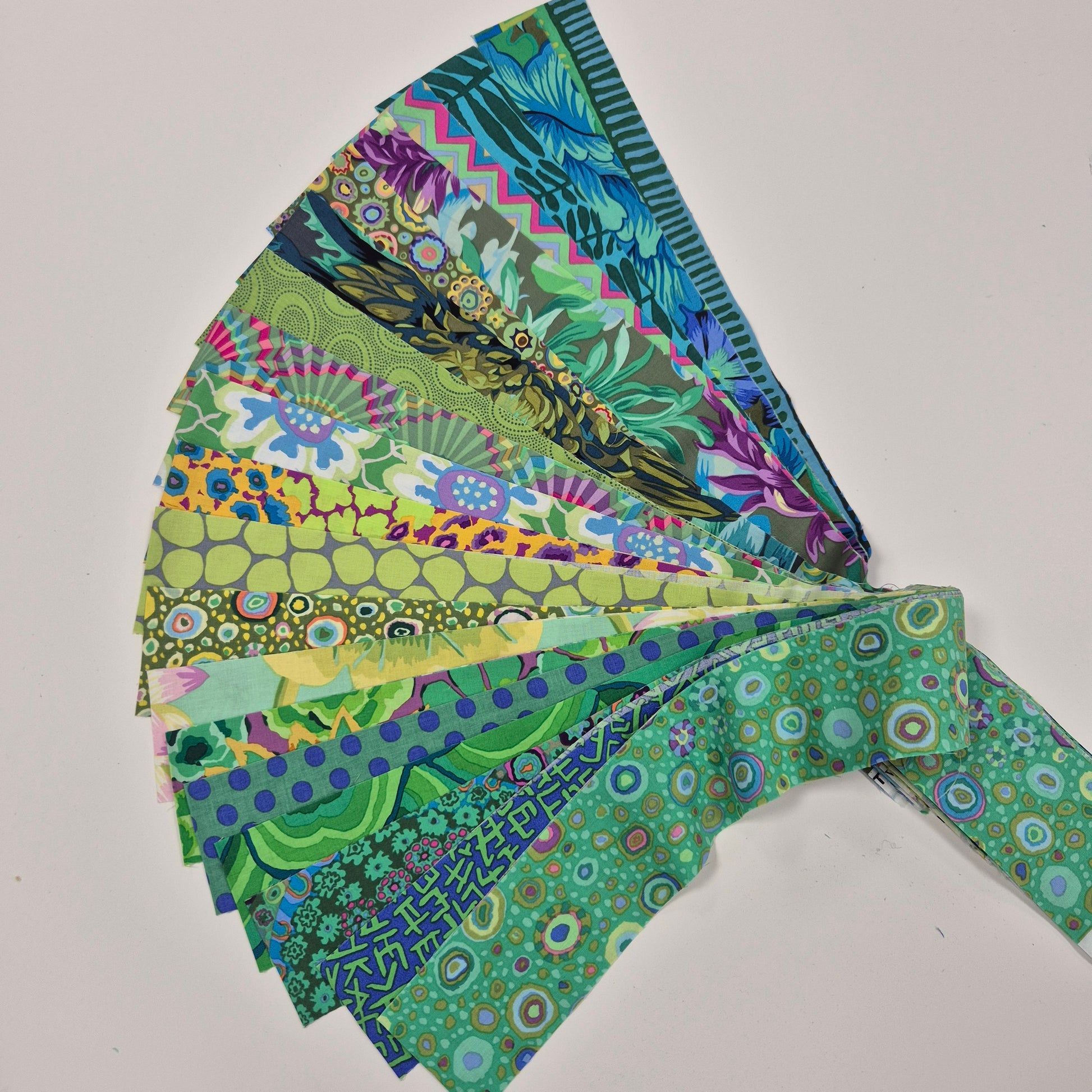 Kaffe Fassett 20 Streifen-Set / Jelly-Roll - Grün Stoff Quiltwerkstatt Dresden