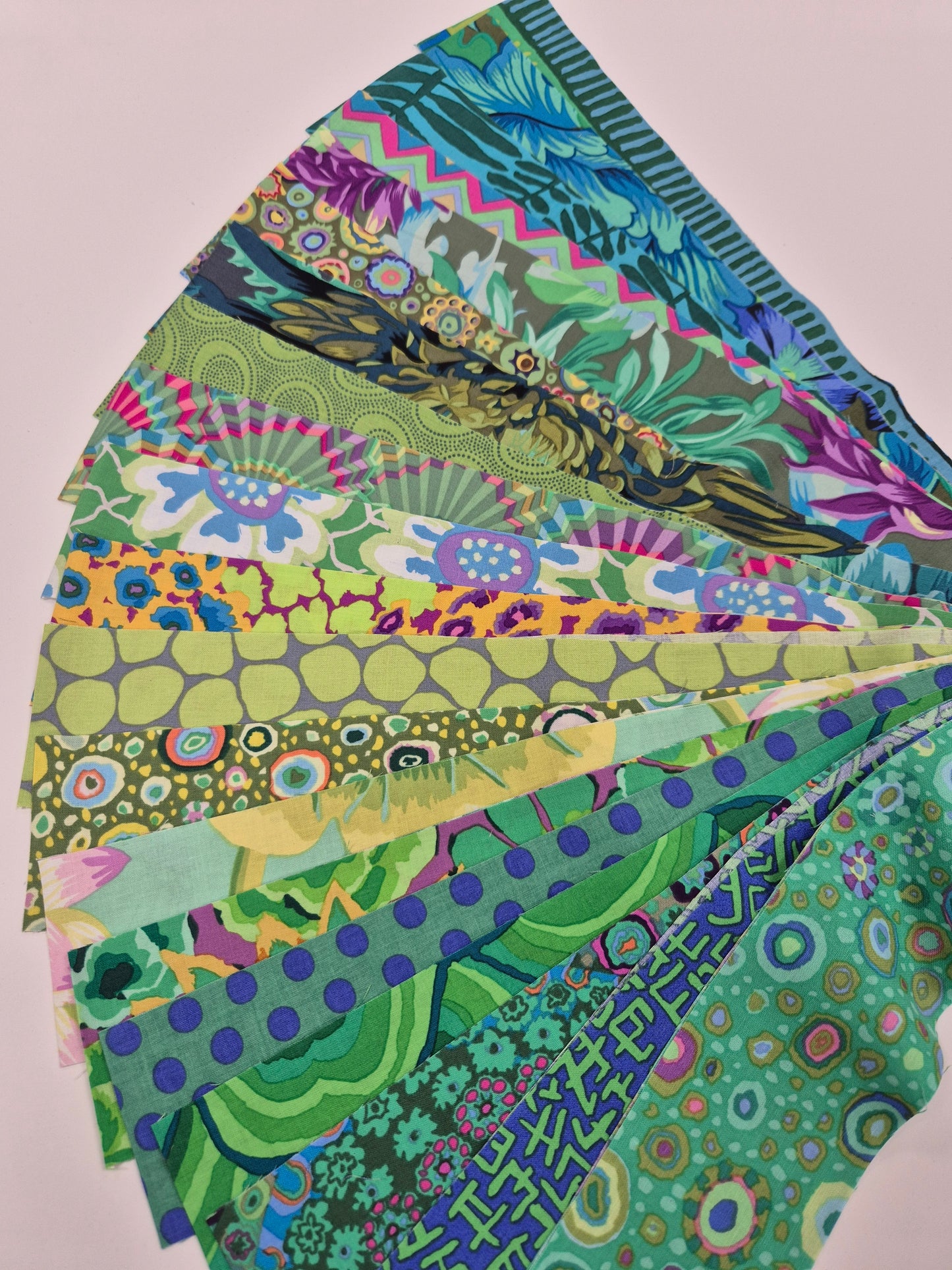 Kaffe Fassett 20 Streifen-Set / Jelly-Roll - Grün Stoff Quiltwerkstatt Dresden