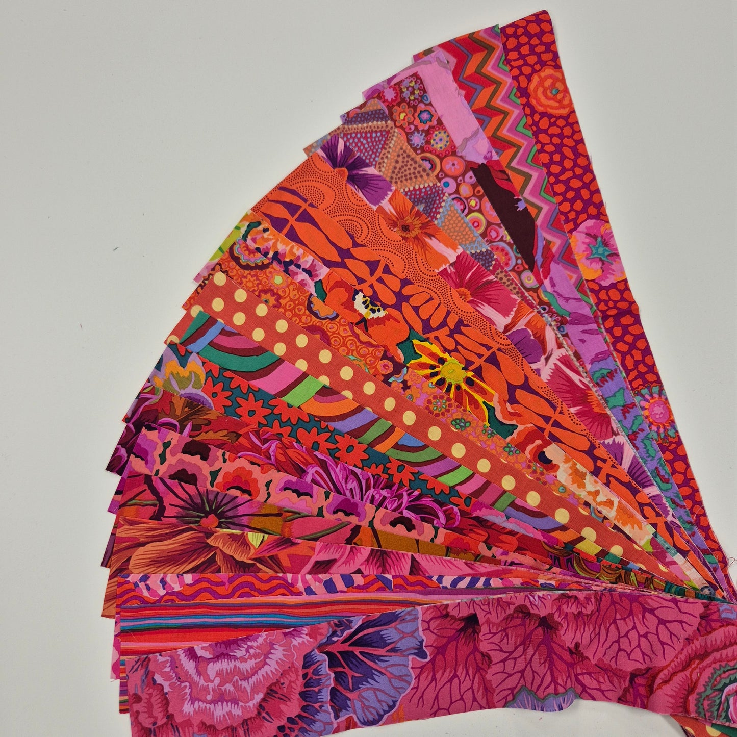 Kaffe Fassett 20 Streifen-Set / Jelly-Roll - Rot Stoff Quiltwerkstatt Dresden