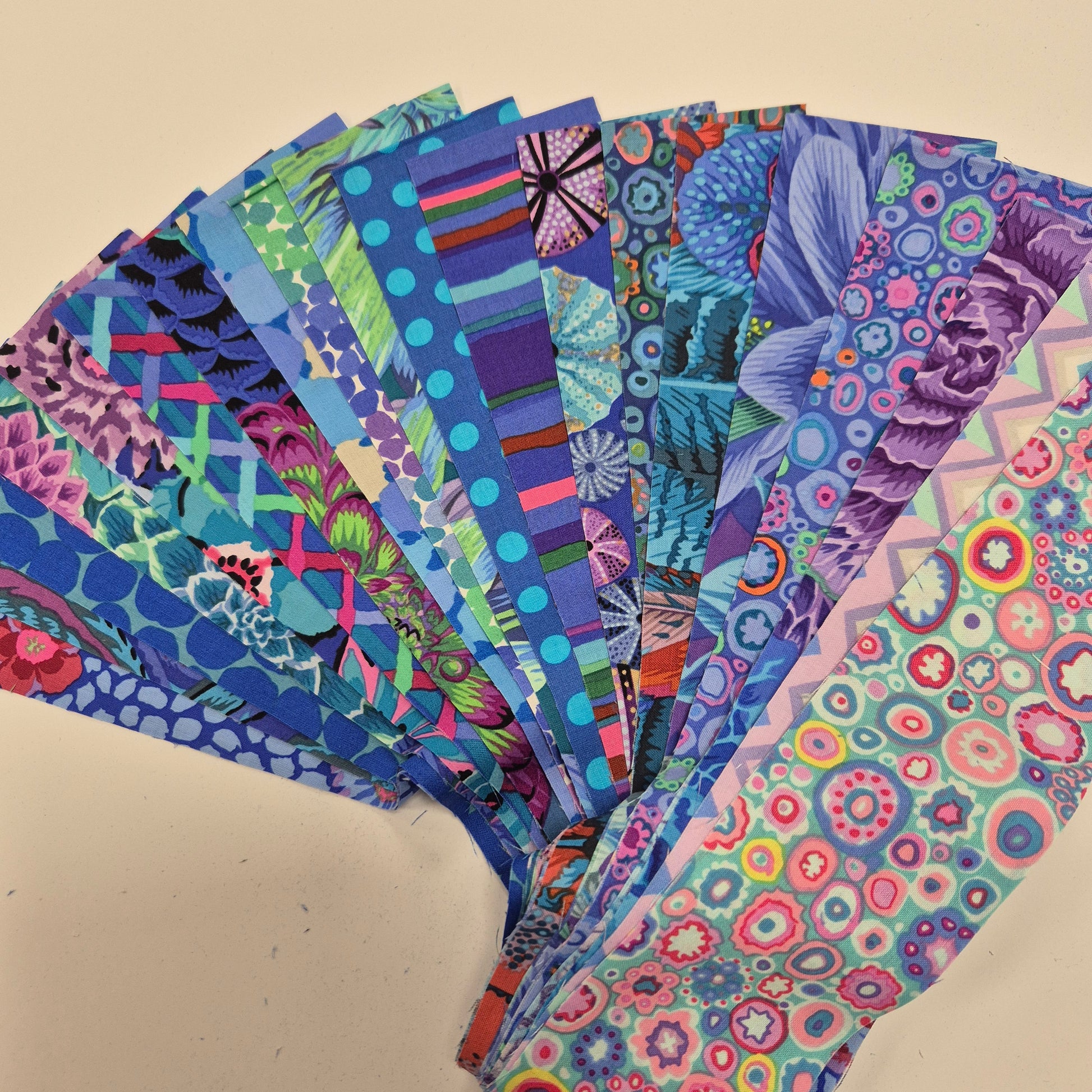 Kaffe Fassett 20 Streifen-Set / Jelly-Roll - Blau Stoff Quiltwerkstatt Dresden