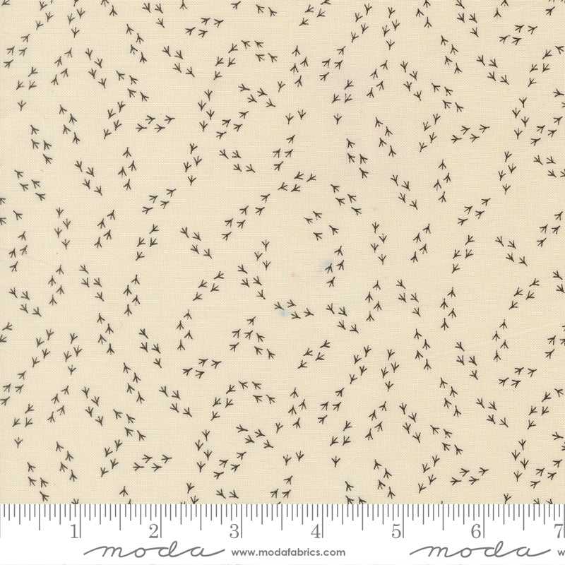 The Henhouse Chicken Feet Cloud Iron 48438 11 Moda Gingiber Stoff Moda Fabrics
